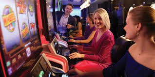 Studio dealer langsung untuk permainan baccarat demo